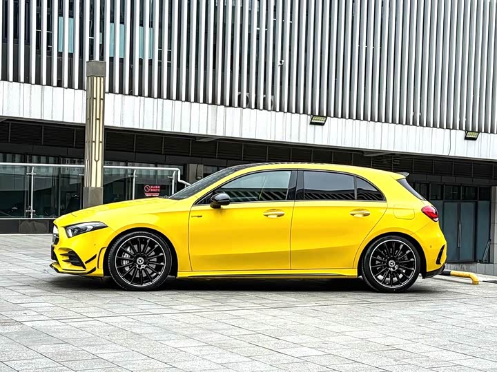Mercedes-Benz A-Class 2022 AMG A 35 4 MATIC — фото 4