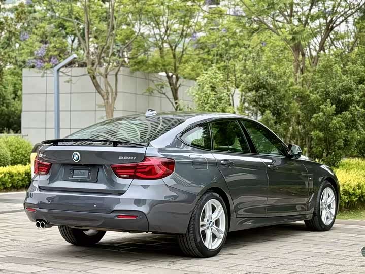 BMW 3-Series 2019 320i MSport — фото 9