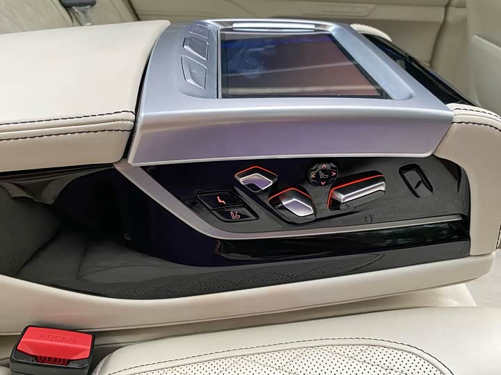 BMW 7-Series 2022 740 Li x Drive — фото 28