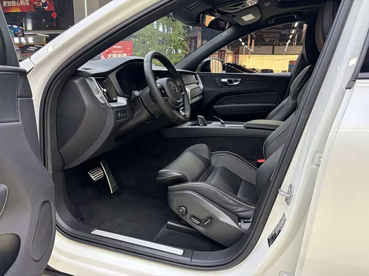 Volvo XC60 Hybrid 2021 T 8 E Hybrid — фото 11