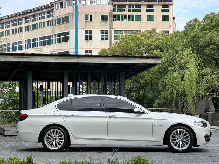 BMW 5 Series 525Li — фото 8