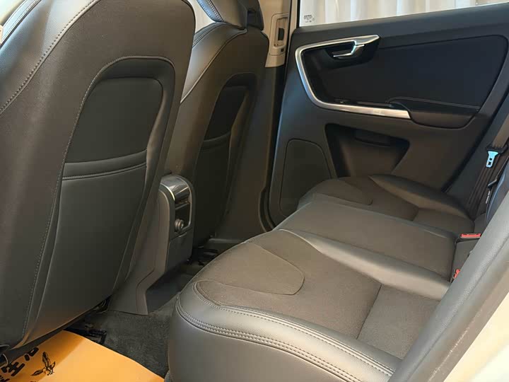 Volvo XC60 2016 T 5 — фото 11
