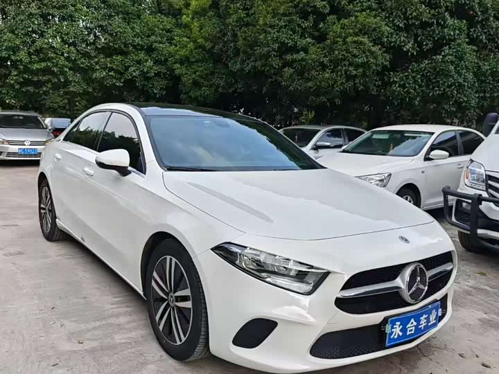 Mercedes-Benz A-Class 2022 A 180 L — фото 3