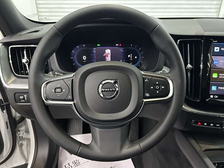 Volvo XC60 2022 B 5 4 WD — фото 9