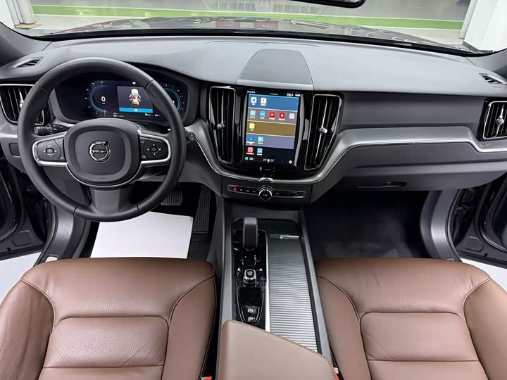 Volvo XC60 2025 B 5 4 WD — фото 4