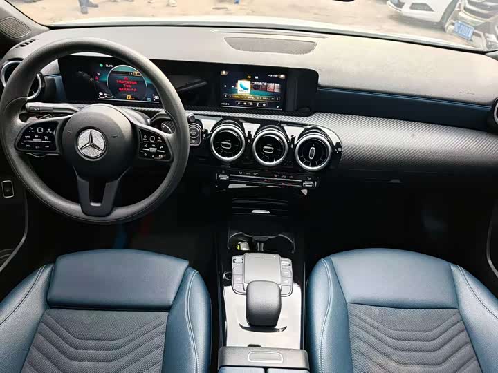 Mercedes-Benz A-Class 2022 A 180 L — фото 6