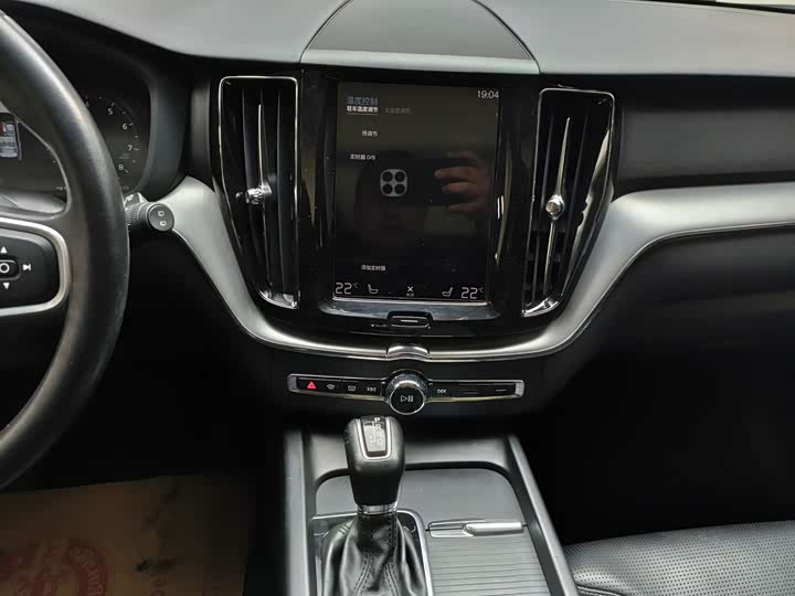 Volvo XC60 2019 T 5 4 WD V — фото 32