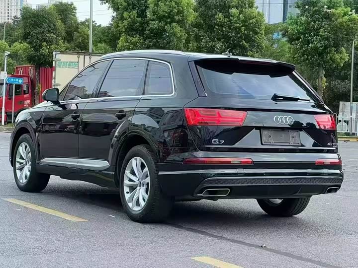 Audi Q7 2018 40 TFSI Comfort — фото 7