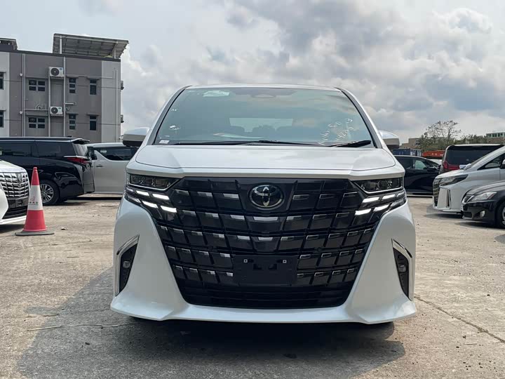 Toyota Alphard — фото 2