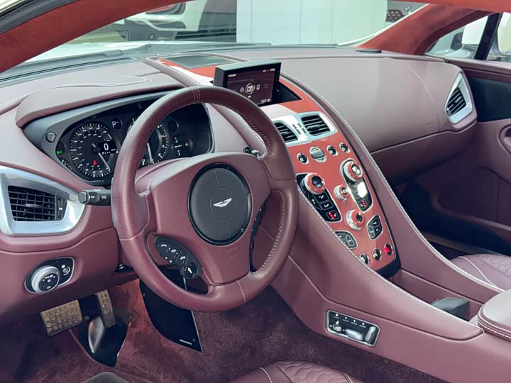 Aston Martin Vanquish 2013 6.0 L Standard — фото 7