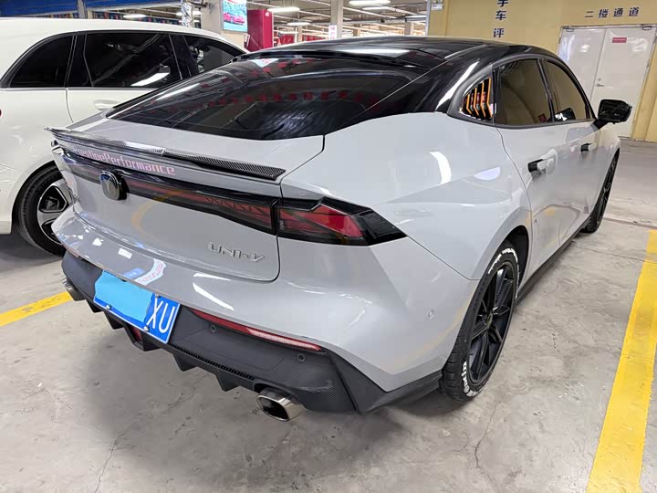 Changan UNI-V 2023 1.5 T — фото 17