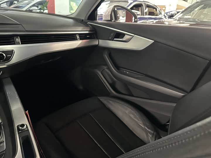 Audi A4L 2018 30 40 TFSI — фото 10