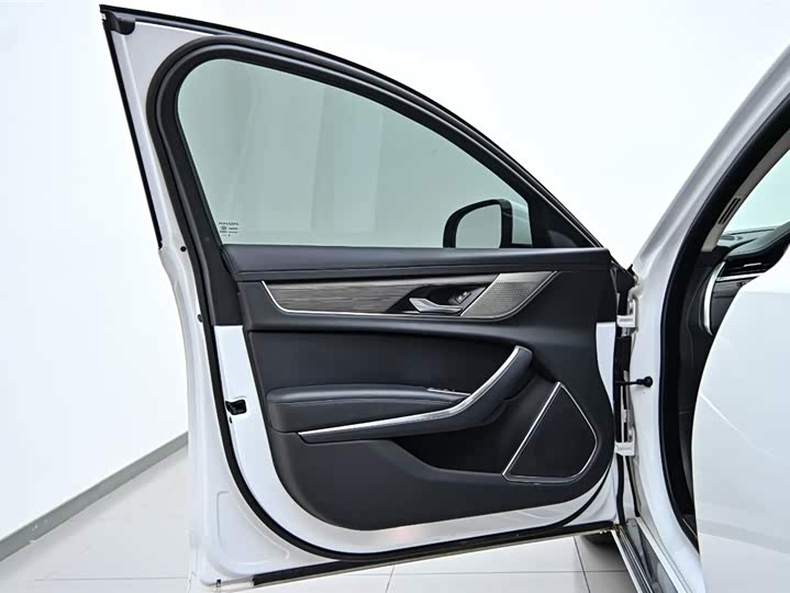 Jaguar XFL 2023 XFL 2.0 T P 200 2 WD — фото 19