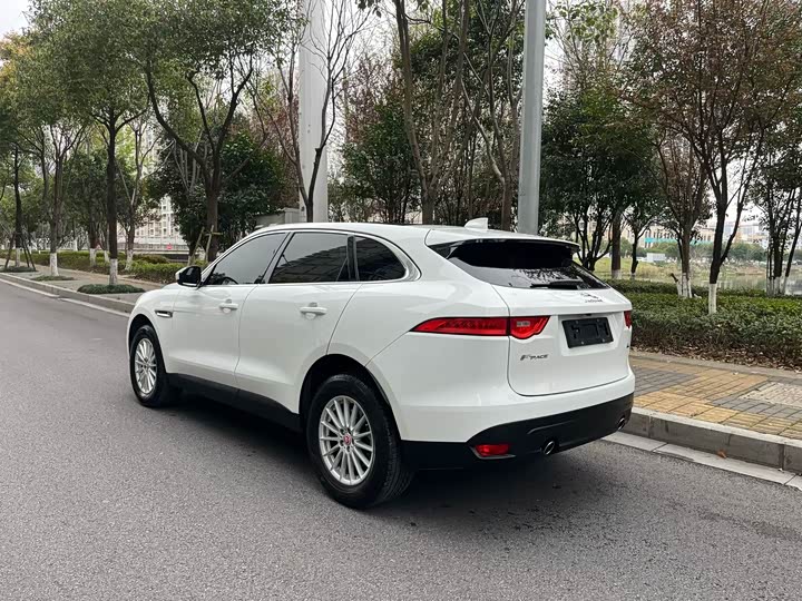Jaguar F-PACE 2019 2.0 T 4 WD — фото 5