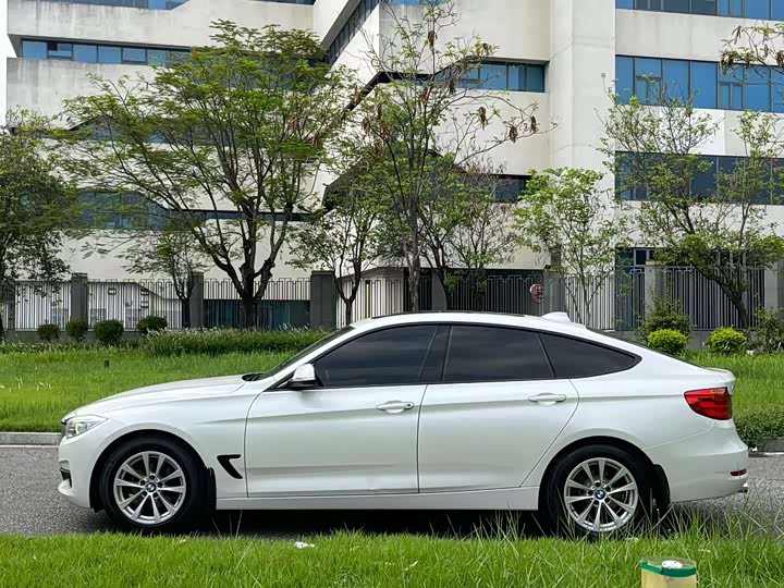 BMW 3-Series 2013 320i Leading — фото 3