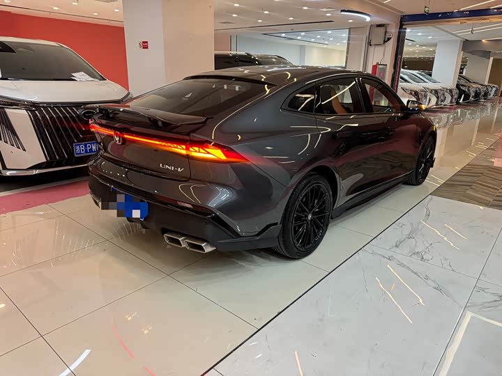 Changan UNI-V 2024 1.5 T — фото 15