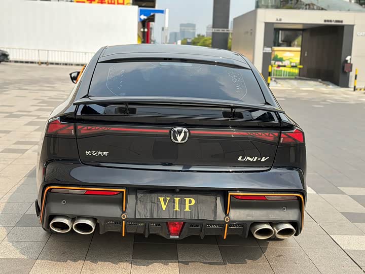 Changan UNI-V 2023 1.5 T — фото 13