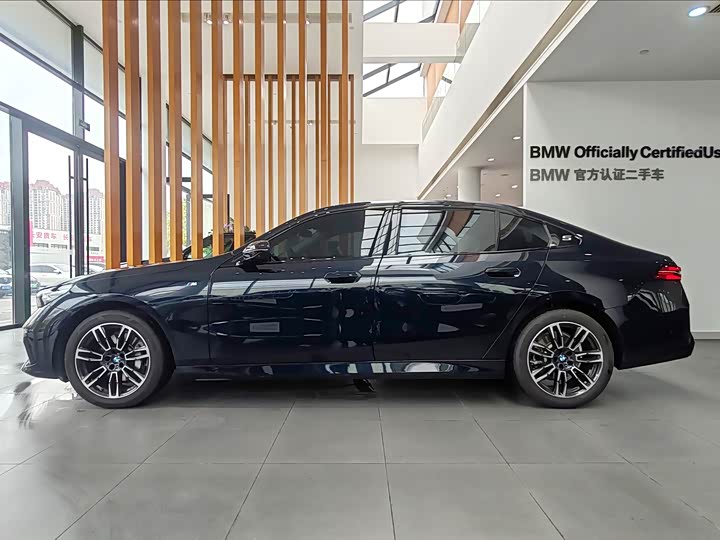 BMW 5-Series 2025 530 Li Leading M — фото 4