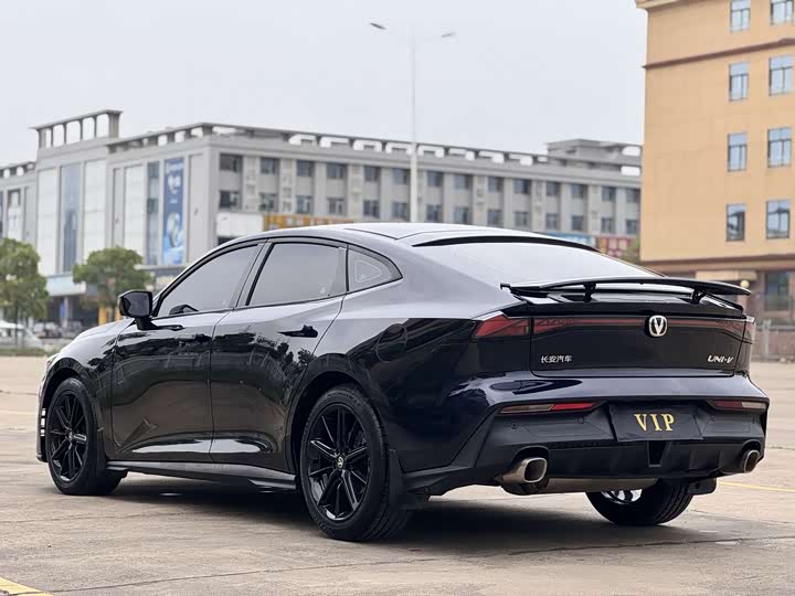 Changan UNI-V 2023 1.5 T Premium — фото 5