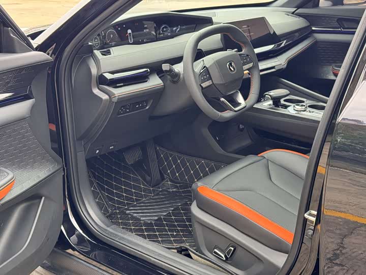 Changan UNI-V 2023 1.5 T Premium — фото 15