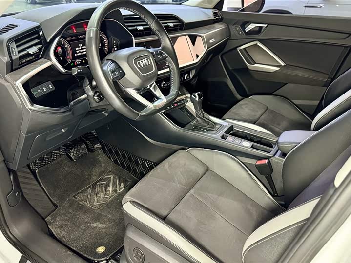 Audi Q3 2023 35 TFSI (1.5 T) — фото 19