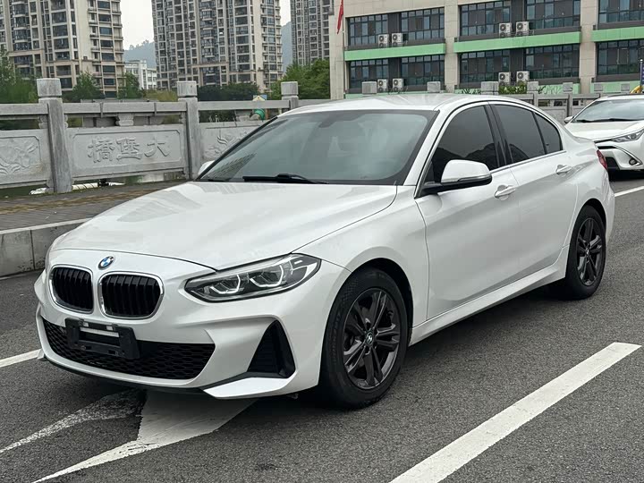 BMW 1-Series 2021 120i M — фото 1