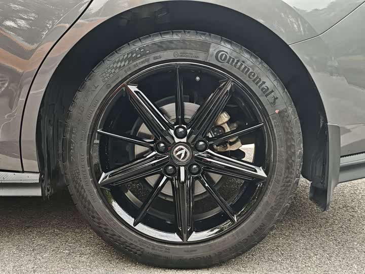 Changan UNI-V 2023 1.5 T Premium — фото 19