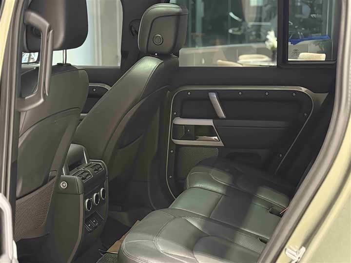 Land Rover Defender — фото 15