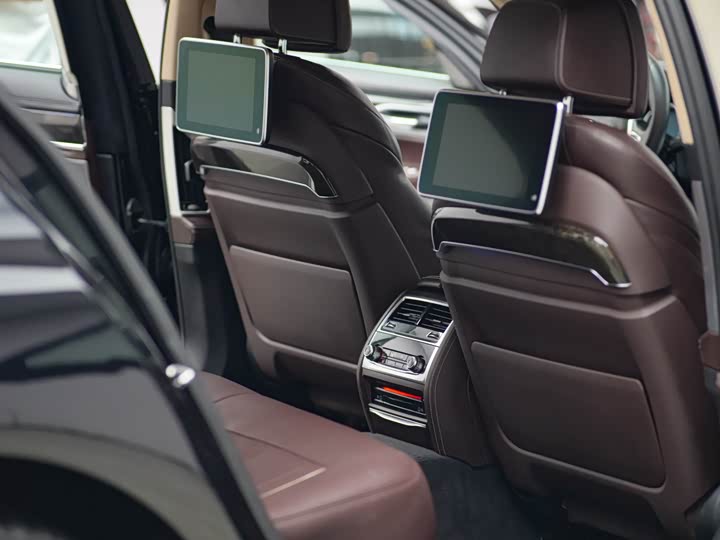 BMW 7-Series 2016 740 Li Leading — фото 8