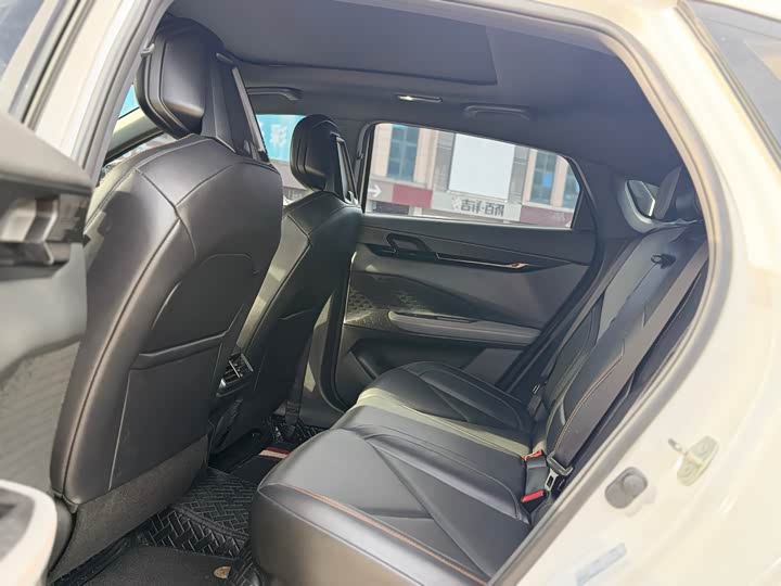 Changan UNI-V 2022 1.5 T Premium — фото 9
