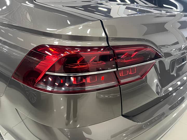 Volkswagen Phideon — фото 12