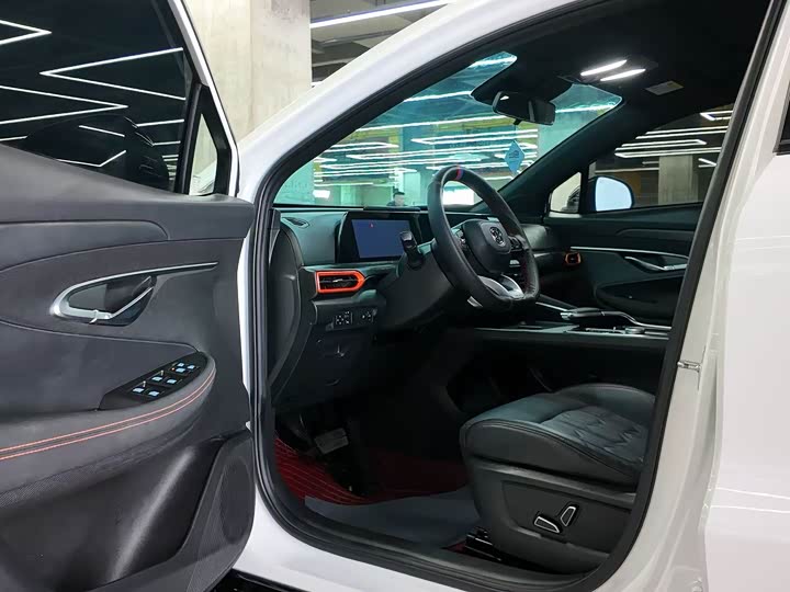 Changan UNI-T 2022 1.5 T Premium — фото 11