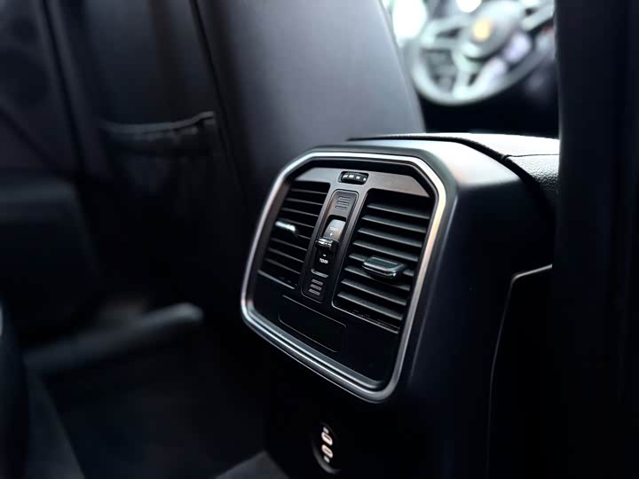Porsche Macan 2020 Macan 2.0 T — фото 25