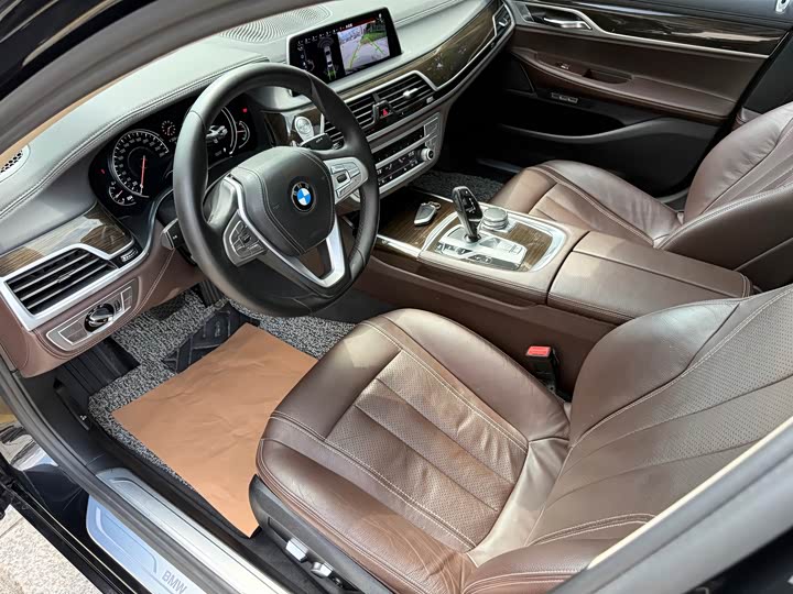 BMW 7 Series 730Li продвинутая — фото 13