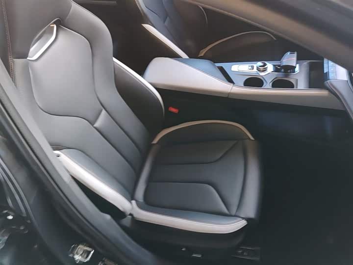 Changan UNI-V 2023 1.5 T Premium — фото 25