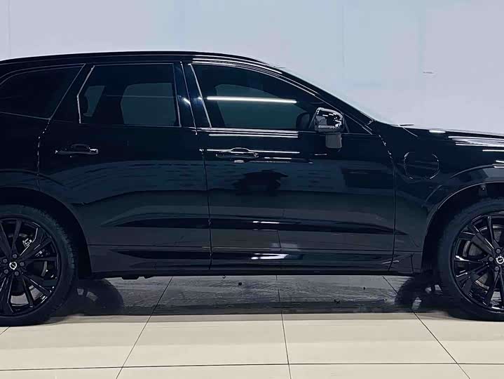 Volvo XC60 Hybrid 2025 Hybrid 4 WD — фото 4