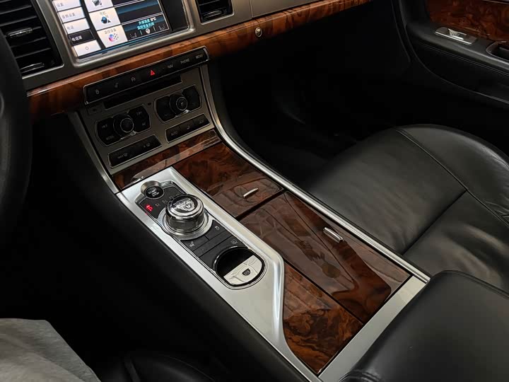 Jaguar XF 2015 XF 2.0 T — фото 11