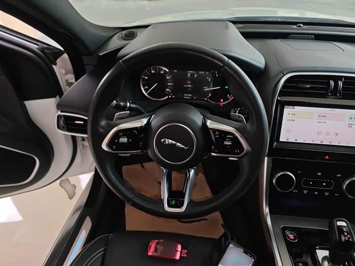 Jaguar XEL 2020 2.0 T 200 PS R-DYNAMIC S — фото 7