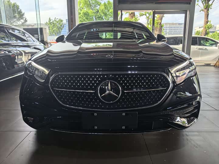 Mercedes-Benz E-Class 2024 E 300 L Sport — фото 2