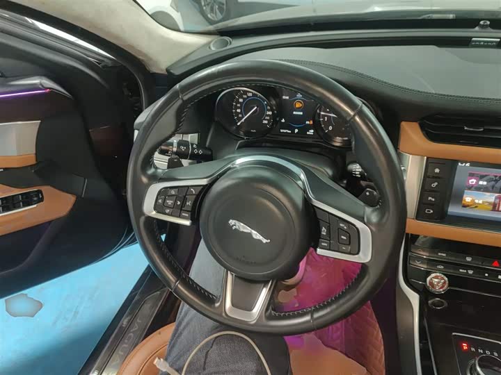 Jaguar XFL 2018 XFL 2.0 T 200 PS — фото 11