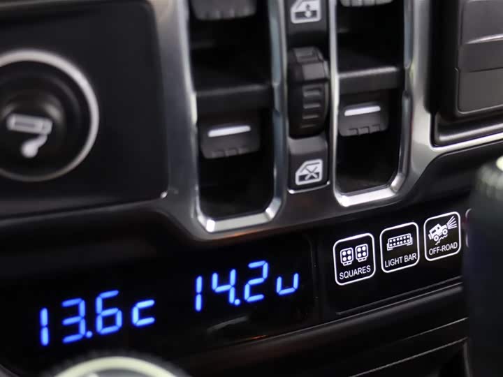 Jeep Wrangler — фото 16