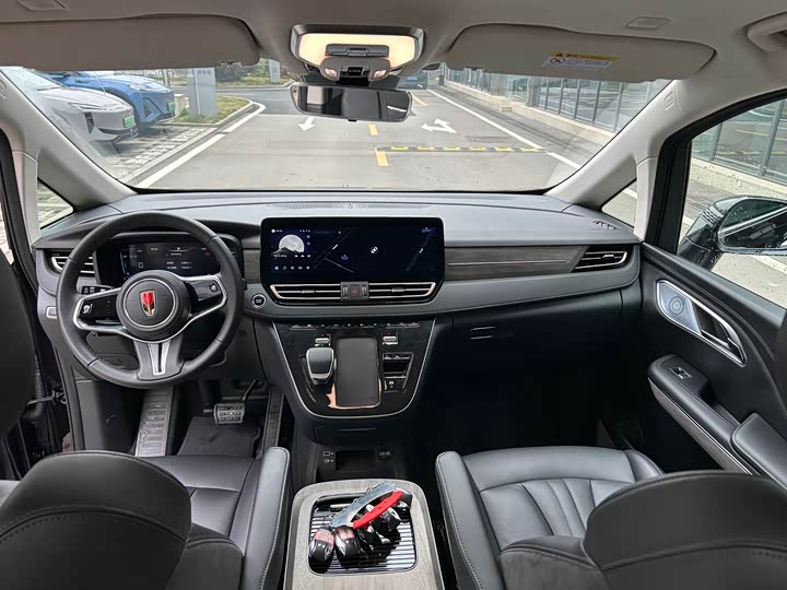 Hongqi HQ9 PHEV 2024 2.0 T 4 WD — фото 9