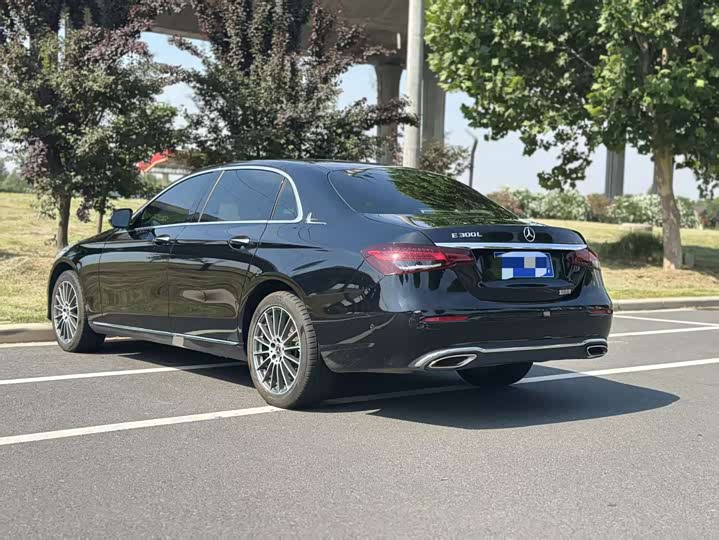 Mercedes-Benz E-Class E 260 L — фото 5