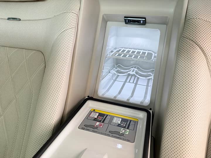 Volkswagen Phideon — фото 11