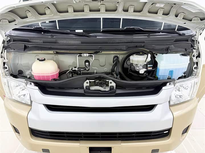 Toyota HIACE 2015 2.7 L — фото 13