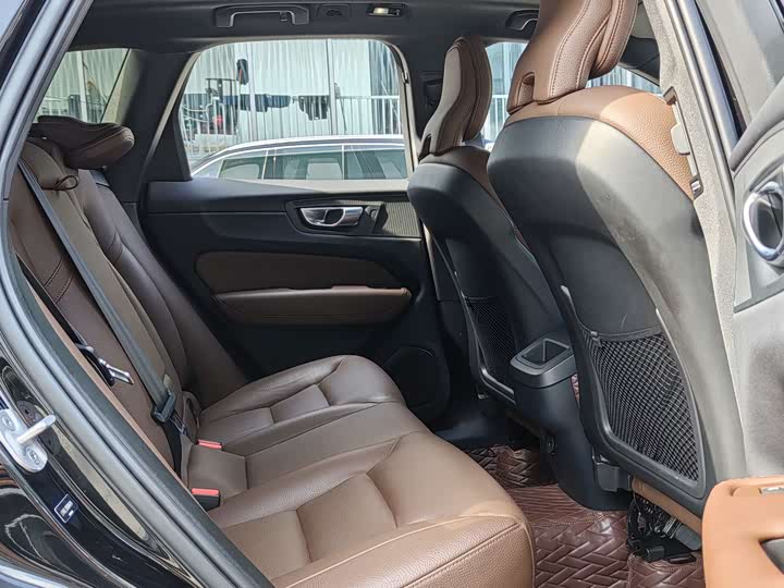 Volvo XC60 2024 B 5 4 WD — фото 21