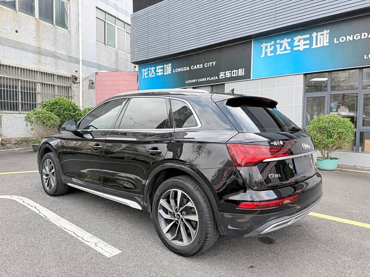 Audi Q5L 2022 40 T — фото 4
