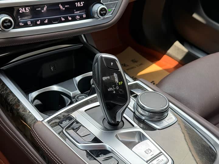 BMW 7 Series 740Li продвинутая — фото 9