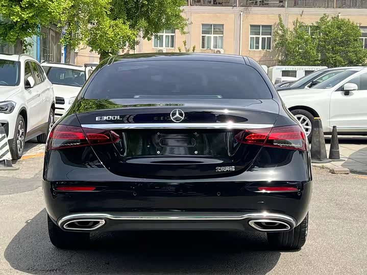 Mercedes-Benz E-Class 2022 E 300 L Luxury — фото 7