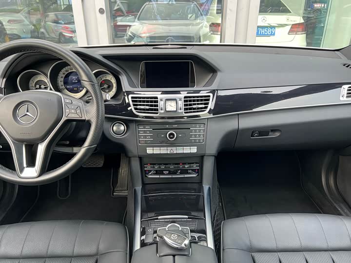 Mercedes-Benz E-Class 2015 E 260 L Sport — фото 22